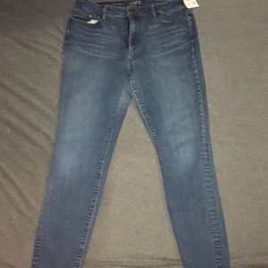 brand new jeans that just sit in the closet😹